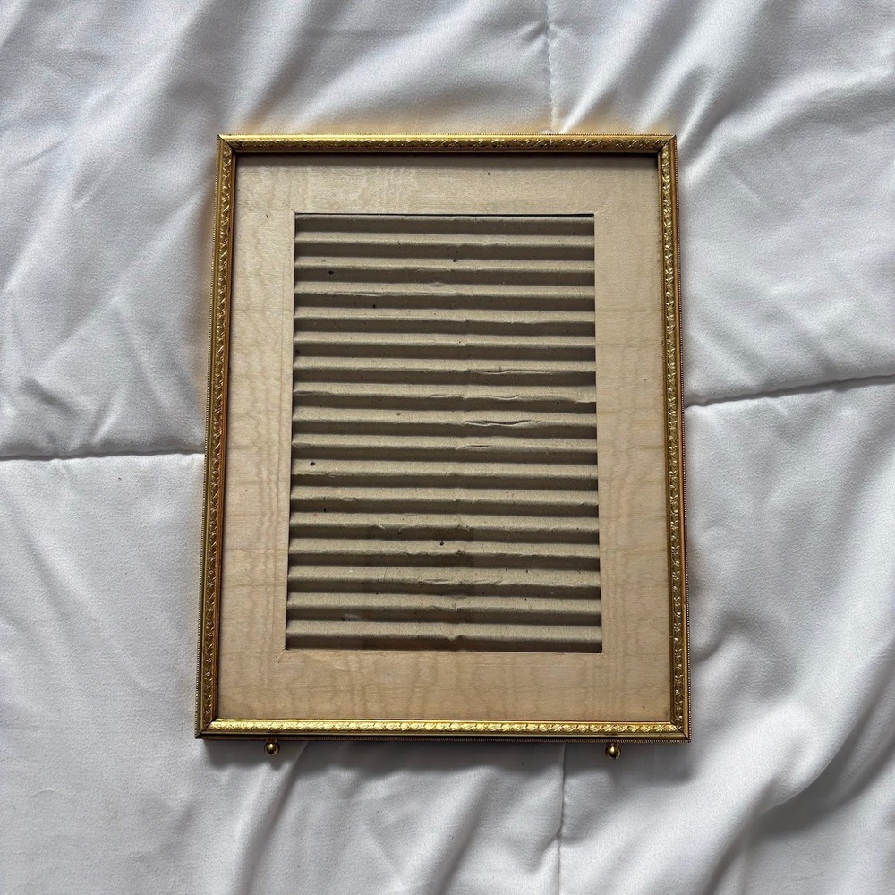 Vintage Gold Tone Metal Picture Frame Embossed Detail 8x10 Tabletop Easel Back
